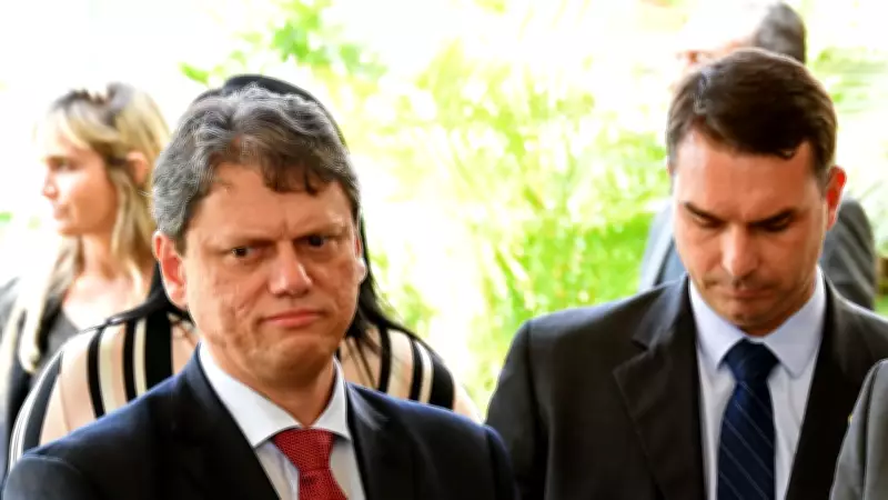 Tarcísio visita Bolsonaro na Papudinha para reafirmar lealdade e consolidar aliança política