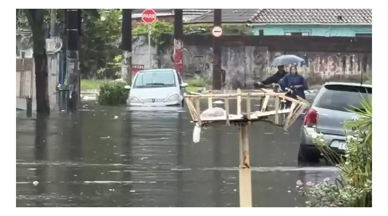Temporal atinge Baixada Santista com 171 mm em 12 horas e causa alagamentos