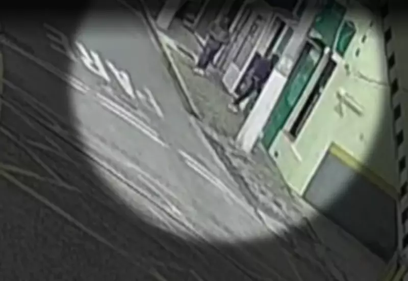 Tentativa de assalto a joalheria termina com dois mortos após reação de policial de folga em Guaratinguetá