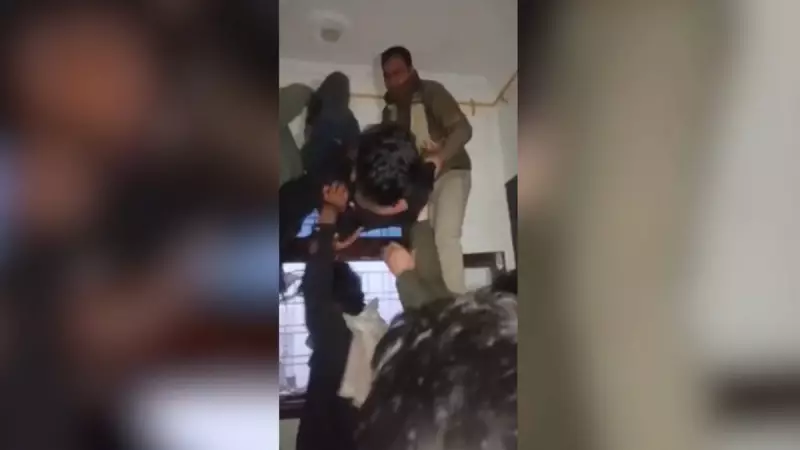 Tentativa de invasão termina com homem preso em exaustor na Índia