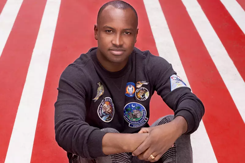 Thiaguinho emocionado com homenagem surpresa no Domingão com Huck