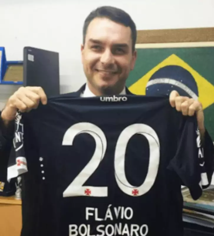 Times de futebol dos presidenciáveis de 2026: Lula, Bolsonaro e outros