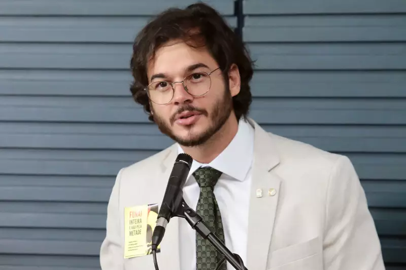 Túlio Gadêlha Internado no México com Rotavírus: Viagem com Fátima Bernardes Adiada