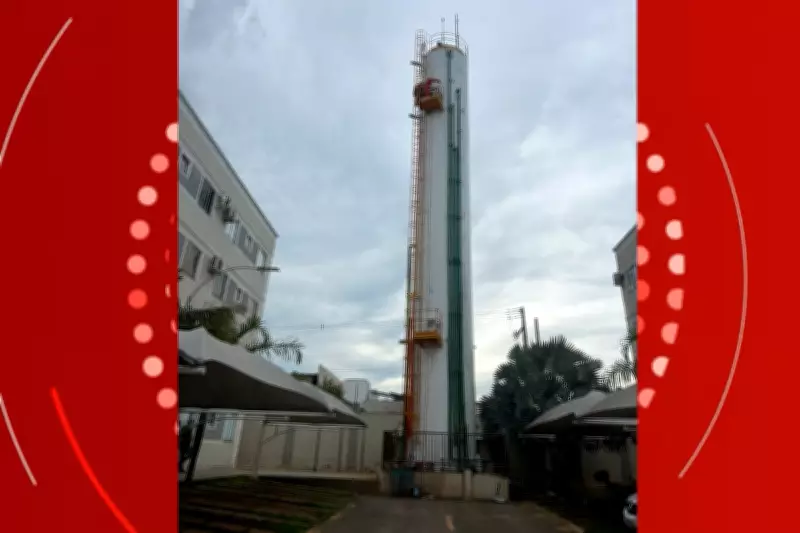 Trabalhador é resgatado de helicóptero após passar mal em caixa d'água em Cuiabá