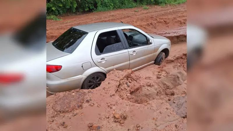 Tragédia em João Pinheiro: Homem morre após passar madrugada preso sob carro atolado