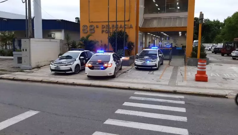 Três jovens são presos por tráfico de drogas em Barra do Piraí, RJ