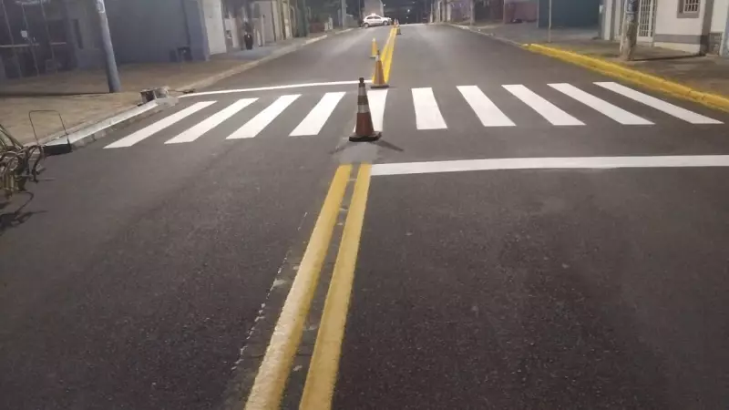 Tupã revitaliza sinalização viária em acessos principais durante a madrugada