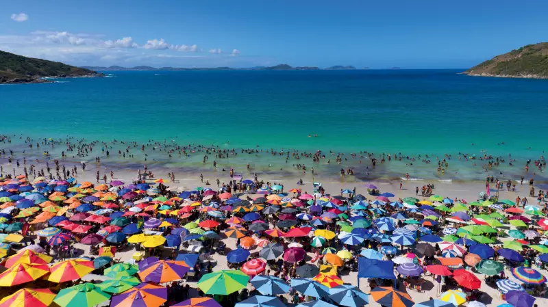 Turismo em Caos: Overtourism, Crime e Descontrole no Verão Brasileiro de 2026