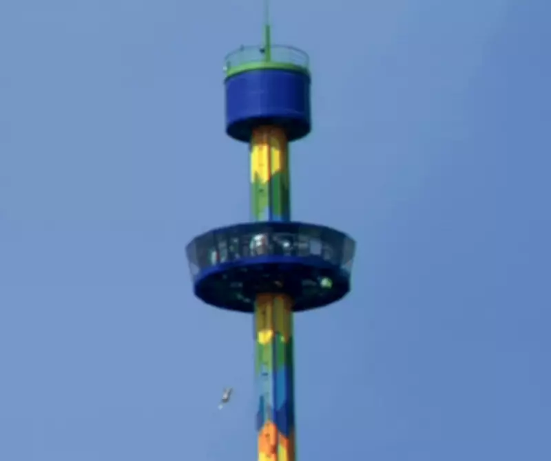 Turistas são resgatados por rapel após atração de 59 metros travar em Balneário Camboriú