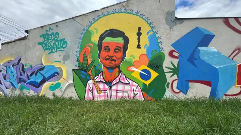 Uberlândia ganha mural de Wagner Moura em homenagem ao filme 'O Agente Secreto'
