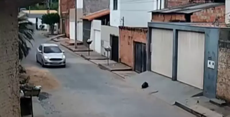 Vídeo flagra momento de tiroteio em homicídio com mais de 10 disparos em Montes Claros