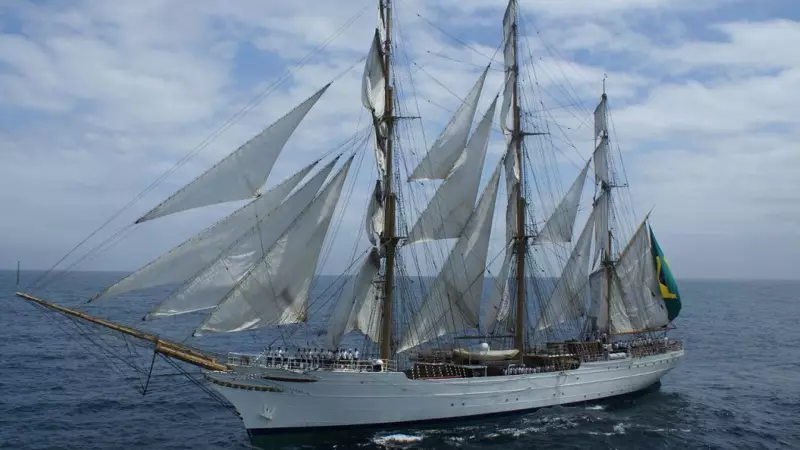Veleiro Cisne Branco da Marinha abre para visitação gratuita em Santos