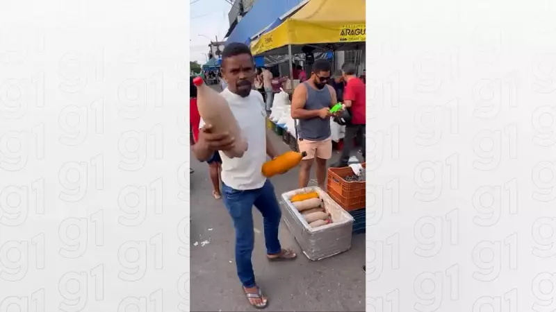 Vendedor de Araguaína viraliza com anúncio brincalhão de bacaba e buriti