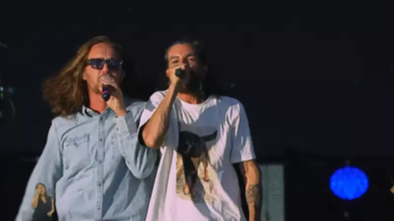 Vitor Kley celebra 8ª participação no Planeta Atlântida com show emocionante