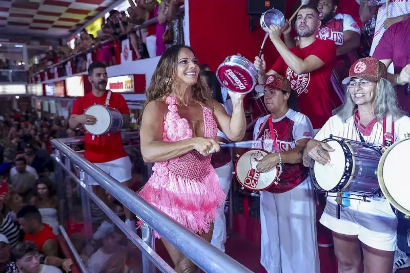 Viviane Araújo reina na bateria do Salgueiro em ensaio com time de musas