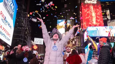 2026 começa com espetáculos de fogos e luz pelo mundo