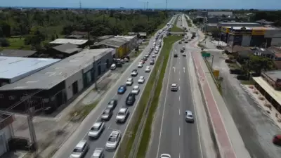 Acidente com 5 feridos, 1 grave, interdita PR-407 no Litoral do Paraná