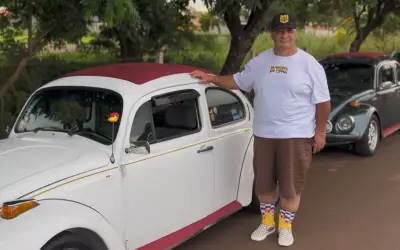 Carpinteiro ganha dois Fuscas em rifas em 15 dias e coleção vira paixão