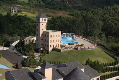 Castelo Monalisa em MG vendido por R$ 50 milhões vira resort de transplante capilar