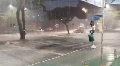 Chuva forte causa alagamentos e coloca São José dos Campos em alerta