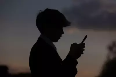 Hiperconexão e medicalização: os desafios da saúde mental da Geração Z