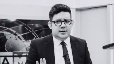 Jornalista Erlan Bastos morre aos 32 anos vítima de tuberculose rara