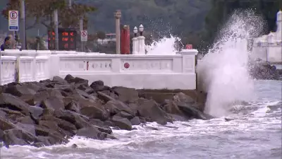 Praia de Santos perde faixa de areia ano a ano; avanço do mar preocupa