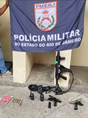 Tiroteio em Resende termina com apreensão de fuzil, pistolas e drogas