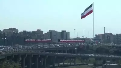 Trump impõe tarifas de 25% e Irã enfrenta protestos; especialista analisa cenário