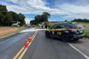 Acidente entre ônibus e trator interdita BR-277 em Prudentópolis, Paraná