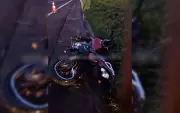 Acidente fatal na SP-300: motociclista de 58 anos morre após colisão com carro da Prefeitura