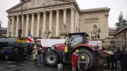 Agricultores franceses bloqueiam rodovias e protestam contra acordo UE-Mercosul