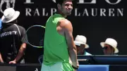 Alcaraz avança na Austrália após polêmica com pulseira inteligente Whoop