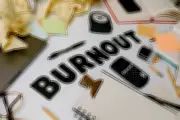 Aumento de Afastamentos por Saúde Mental em SP Alerta para Burnout e Depressão