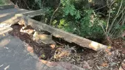 Buracos e desmoronamentos em avenida de Rio das Pedras colocam moradores em risco