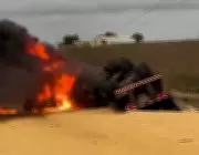 Carreta com milho tomba e incendeia na SE-170 entre Graccho Cardoso e Feira Nova