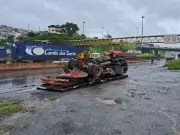 Carreta sem freio causa acidente grave no Anel Rodoviário de Belo Horizonte