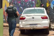 Carro é alvejado por 20 tiros em Campo Grande; 3 feridos fogem
