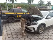 Carro de locadora furtado em SP é apreendido pela PRF na BR-251 em Minas Gerais