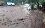 Chuva transforma estrada em Jurucê (SP) em correnteza e causa prejuízos de R$ 10 mil
