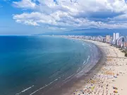 Corpo não identificado é encontrado em Praia Grande; buscas por jovem desaparecido continuam