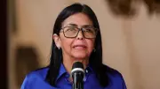Delcy Rodríguez: Quem é a nova mandatária da Venezuela e como ela está reconfigurando o poder