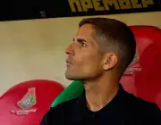 Ex-técnico da Espanha é acusado de uso excessivo de IA no futebol russo