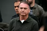 Exames de Bolsonaro após queda descartam necessidade de intervenção terapêutica