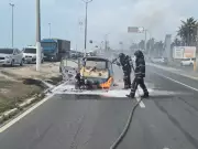 Fiat Uno é consumido por chamas na Avenida Assis Chateaubriand, em Maceió