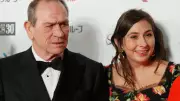 Filha de Tommy Lee Jones, Victoria, de 34 anos, é encontrada morta em hotel de luxo