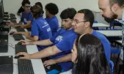 Ford amplia programa gratuito de formação em TI com 160 vagas na Bahia e São Paulo
