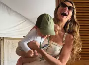 Gisele Bündchen mostra caçula River em rara aparição; detalhe chama atenção