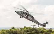 Governador do Rio assina contrato de R$ 70 milhões para helicóptero Black Hawk da PM