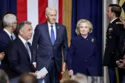Hillary Clinton enfrenta desacato ao Congresso dos EUA por recusar depor sobre Epstein